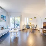 Appartement Seaside Retreat With Pool, Ac, And Fast Wi-fi *