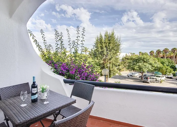 アパート Seaside Retreat With Pool, Ac, And Fast Wi-fi