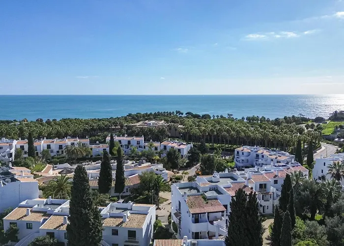 アパート Seaside Retreat With Pool, Ac, And Fast Wi-fi