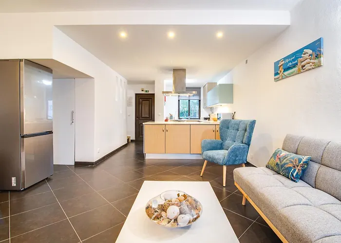 アパート Seaside Retreat With Pool, Ac, And Fast Wi-fi