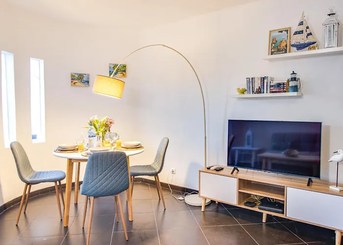 Seaside Retreat With Pool, Ac, And Fast Wi-fi