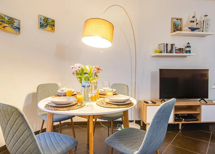 アパート Seaside Retreat With Pool, Ac, And Fast Wi-fi *