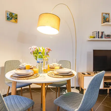 Lägenhet Seaside Retreat With Pool, Ac, And Fast Wi-fi *